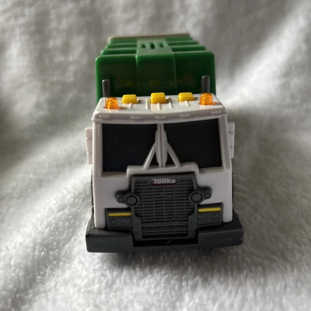 Tonka Metro Green & Clean Garbage Truck with Lights & Sounds Funrise - Working
